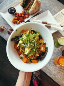 I Tried Delicious Raw’s Vegan Food & Here’s What I Ordered